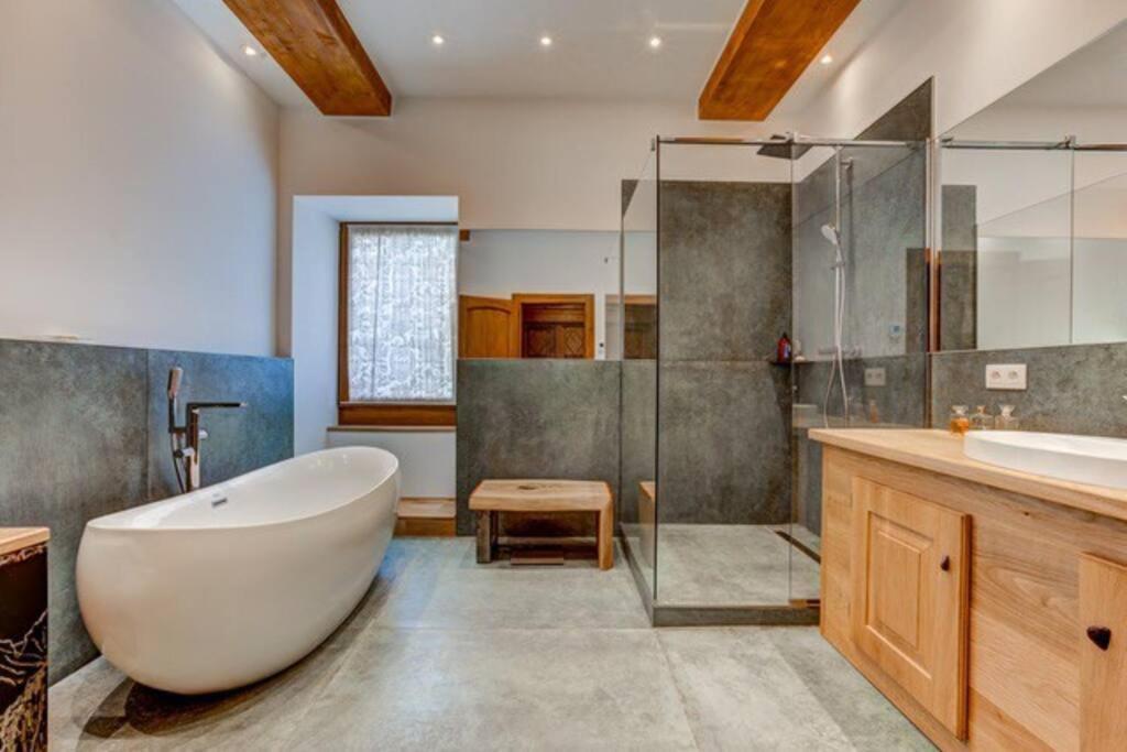 Spacious 3-Bed In The Heart Of شامونكس المظهر الخارجي الصورة